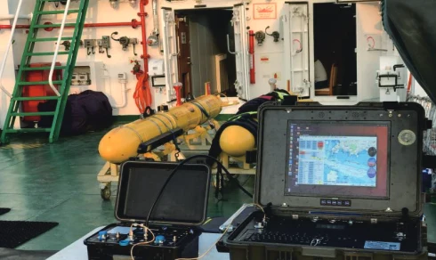 Pengpai Ocean catalogue photograph of yellow underwater vehicles and control equipment aboard a vessel; exact models unconfirmed, not a matched PX-324 photograph.