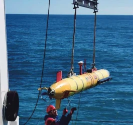 Pengpai Ocean manufacturer-series photograph showing a yellow underwater vehicle being hoisted beside a vessel; not a confirmed PX-533 or dedicated LARS photograph.