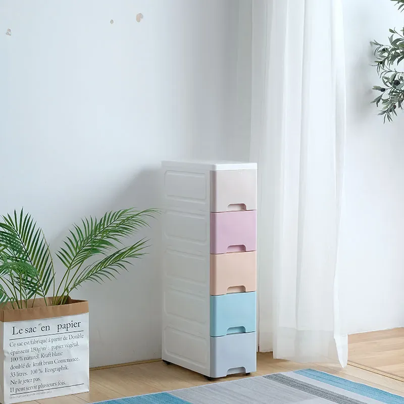 Illustration d’origine du meuble 215 en PP à cinq tiroirs pastel dans une pièce ; pas une installation client